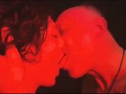 Sabrina Ice in threesome nella grotta abbandonata