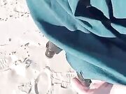 Con moglie esibizionista passeggiata in spiaggia