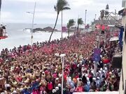 Noemi Pompino a brasiliano sul balcone