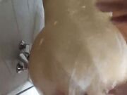 Amatoriale fidanzata ricciolina scopata sotto la doccia