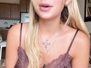 Giulia scopa col prete e pubblica video su onlyfans