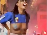 Emy Buono nuda in piazza festeggia scudetto del Napoli