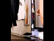 Tre sconosciute mi segano e spompinano in camerino