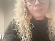 Amatoriale Milf troia si masturba in ufficio