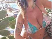 Marika Fruscio in bikini al mare