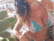 Marika Fruscio in bikini al mare