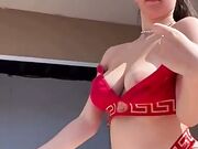 Ragazza italiana sex worker topless