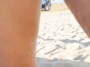 Con moglie matura in spiaggia nudista