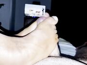 Fantastico footjob moglie sborrata sui piedi