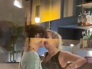 DAI CHE VIENE -  Venete lesbicano al bar