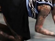Ragazza italiana tatuata fica si masturba e squirta