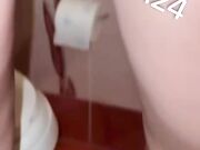 Ragazza italiana scopata in bagno da ragazzo nero