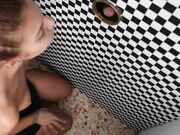 Organizza la prima Glory Hole per sua moglie