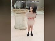 Maria Sofia protesta nuda ai Musei Capitolini