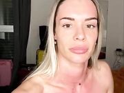 Ragazza italiana si masturba in diretta of