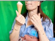 Slave Maria lecca il gelato OF