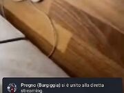 Ragazza italiana ditalino