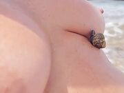 Nudista italiana in spiaggia