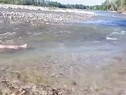 Milf italiana intopless al fiume