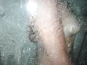 Moglie spiata sotto la doccia