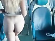 Onlyfanser italiana si spoglia nuda in treno OF