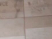 Fidanzata nuda in bagno