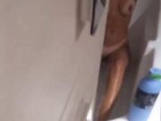 Fidanzata nuda in bagno
