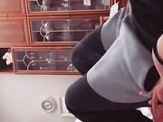 Betta fuma una sigaretta e si masturba