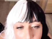 Crudelia De Mon si mastuba col vibratore