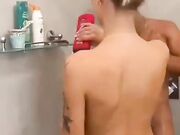 S0rin 18 enne italiana scopata da due amici OF