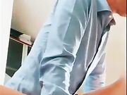 Il mio capo mi chiama in ufficio per scoparmi