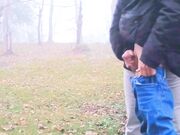 Sega breve all'aperto con parecchia gettata di sborra