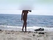 Moglie italiana nudista fa la troia al mare