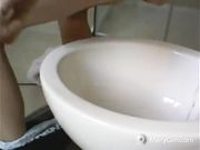 Vi eccita guardarmi mentre mi faccio il bidet