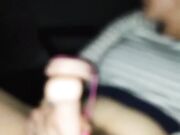 Si masturba in auto con dildo