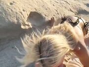 Troia fa pompino in spiaggia