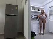Moglie italiana esibizionista in casa