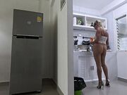 Moglie italiana esibizionista in casa