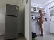 Moglie italiana esibizionista in casa