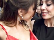 Creo baci lesbo personalizzati con l'I.A.
