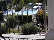 In mostra sul balcone dell'hotel