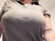 Mady si schiaffeggia le tettone e si masturba OF