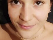 Non ti faccio pena?Il viso bello pulito e tu lo sborri
