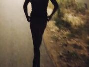 Passeggiata notturna fidanzata esibizionista outdoor