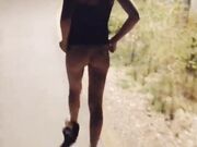 Passeggiata notturna fidanzata esibizionista outdoor