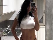 8bene le tette esplodono