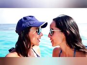 Creo baci lesbo personalizzati con l'I.A.