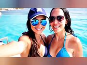 Creo baci lesbo personalizzati con l'I.A.