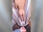 Mi fa un pompino in doccia e le sborro le tettone