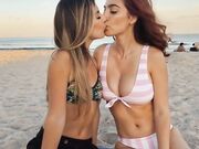 Creo baci lesbo personalizzati con l'I.A.